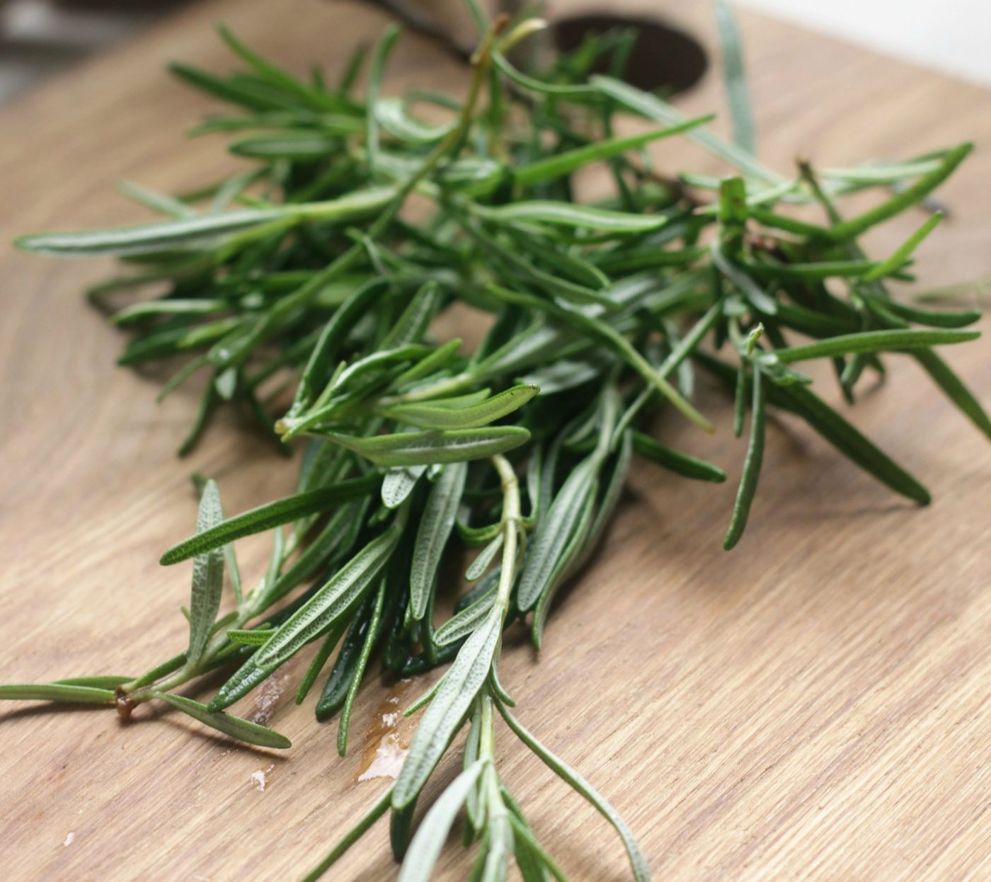 VIDEO The Research on Using Rosemary Oil for Hair Growth Dr.UGro