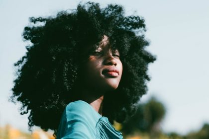 Shea butter benefits for afro textured curly hair Natural shea butter hair products help add moisture to different hair types, including tightly curled, Afro-textured hair