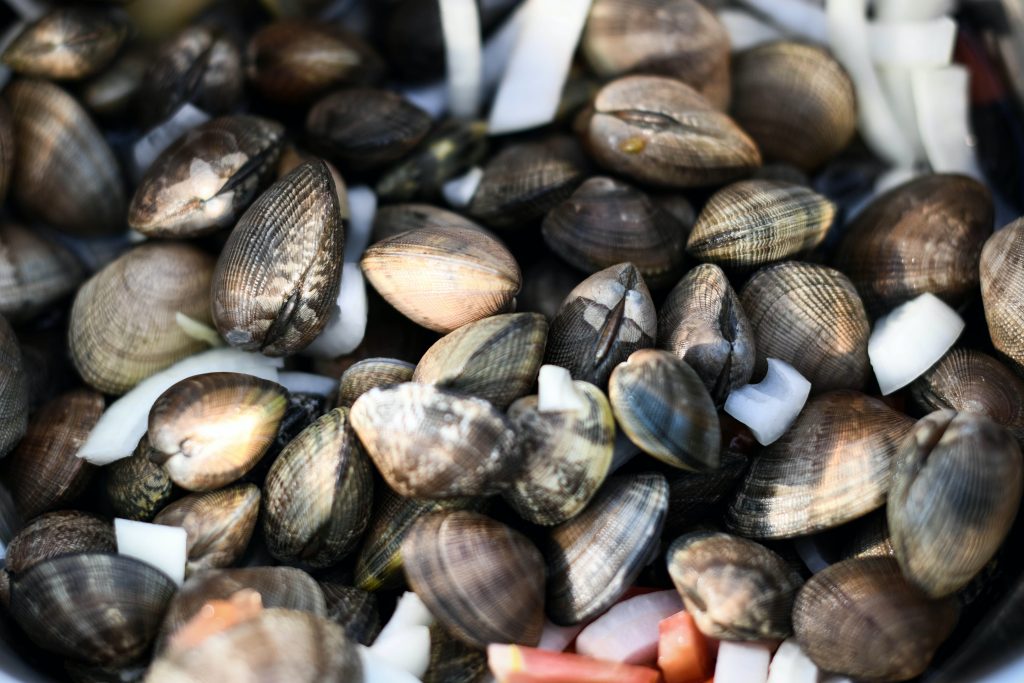 Clams, another great source of vitamin B12, provides the necessary vitamin for hair growth.